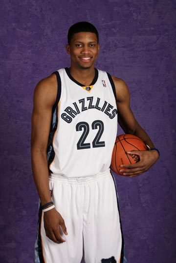 赛中展现更 赛中展现更